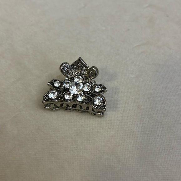Hair Clip - Picture 1 of 4